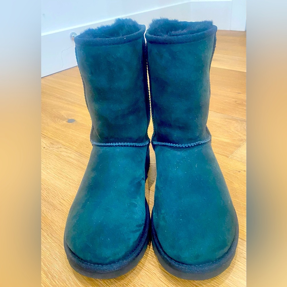 UGG Women's Classic Short II Boot Size 8 Women’s